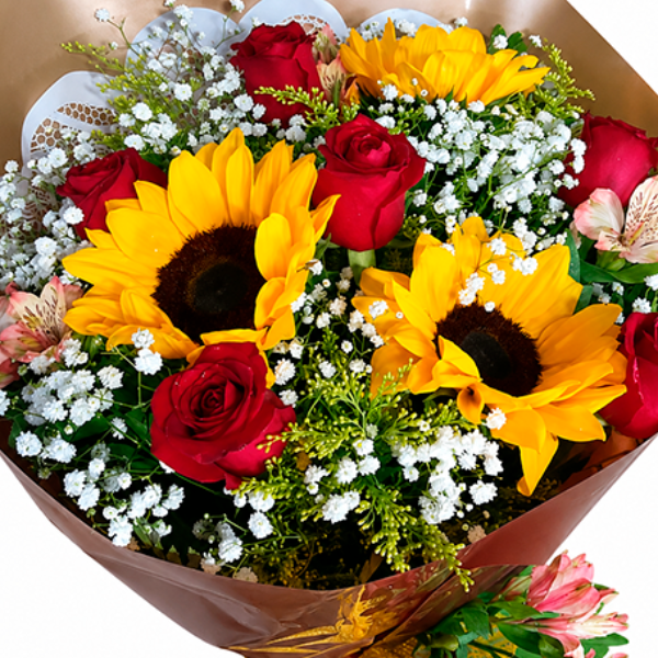 Buqu� Tradiconal com 6 rosas e 3 girassol