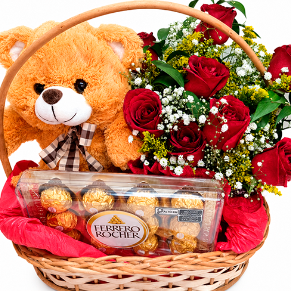 Cesta Romance com Rosas e Ferrero